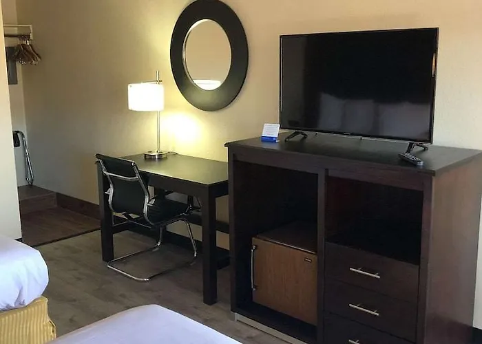 Super 8 By Wyndham West Route 66 - Grand Canyon Area Hotel 2*