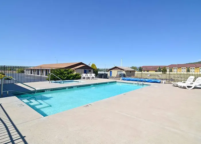 Super 8 By Wyndham West Route 66 - Grand Canyon Area Hotel