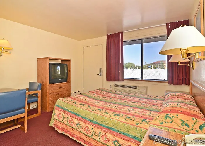 Super 8 By Wyndham West Route 66 - Grand Canyon Area 2*