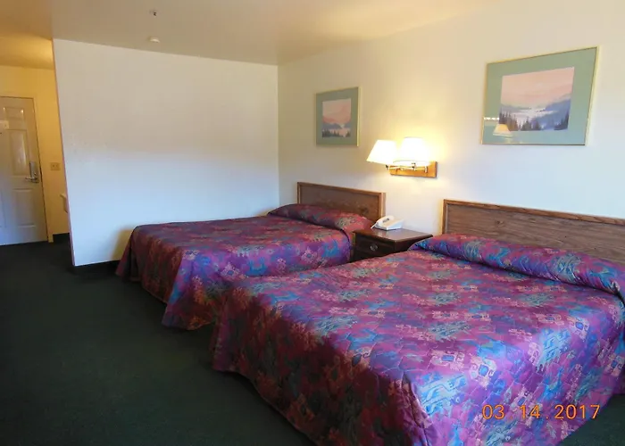 Super 8 By Wyndham West Route 66 - Grand Canyon Area Hotel